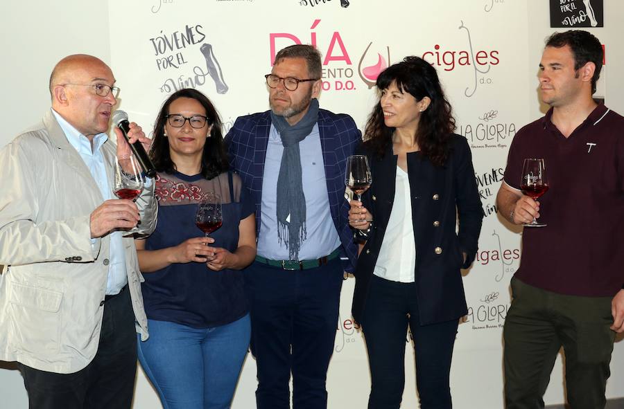 Fotos: Brindis colectivo con 29 Denominaciones de Origen de España, en el Mercado del Val