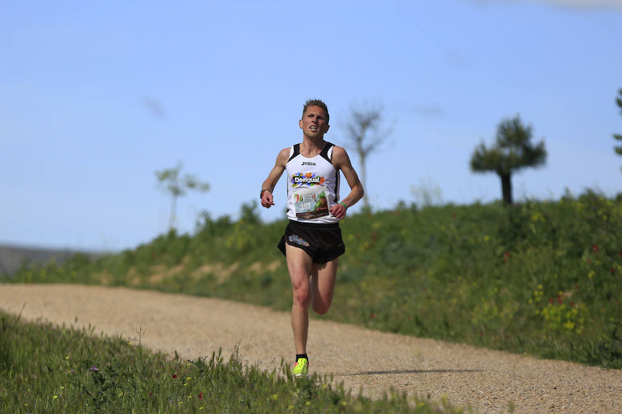 Más de 500 corredores se citaron en el Museo de la Ciencia para participar en la X Carrera de la Ciencia. Una edición que estuvo marcada por el buen tiempo y el viento.