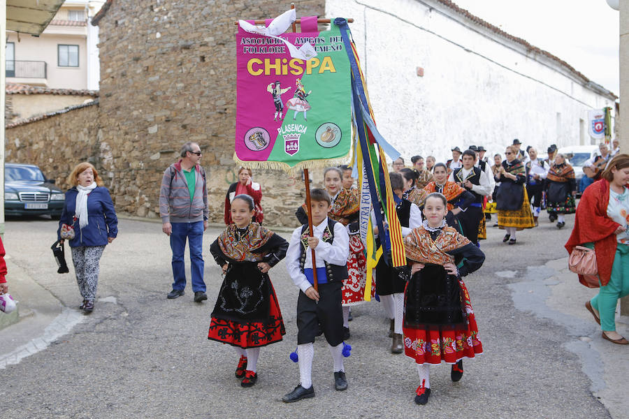 El municipio celebró ayer por todo lo alto, y con numerosa presencia de público, la undécima edición del Festival de Danzas Reserva de la Biosfera 'Sierras de Béjar y de Francia', un certamen que nació ligado al programa 'Primavera en las Sierras'. 