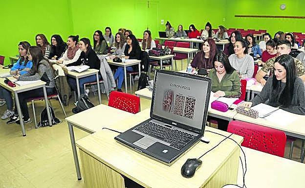 Clase de la Escuela de Enfermería.