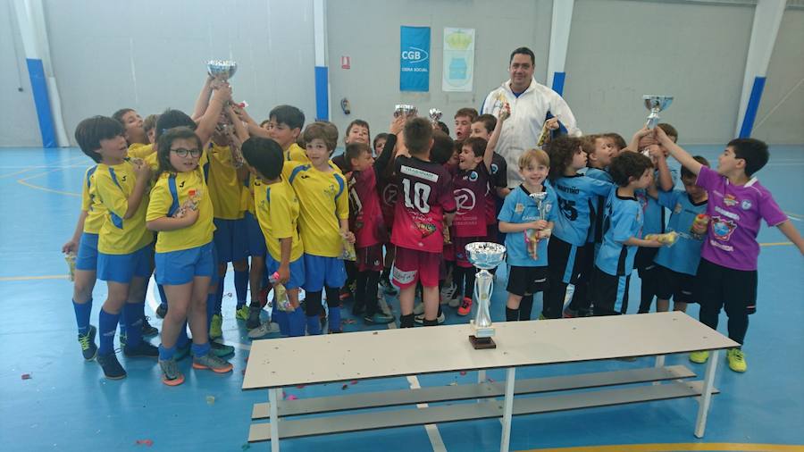 Este domingo se celebró en el pabellón de municipal de Aldeatejada (Salamanca) la IV Copa Prebenjamín de fútbol sala organizada por el F.S.Salamanca y Asafusa que contó con más de 150 participantes 
