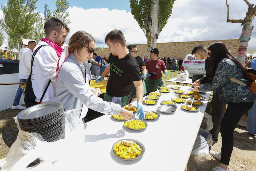 Fotos: Paellada popular en las fiestas de Villamayor