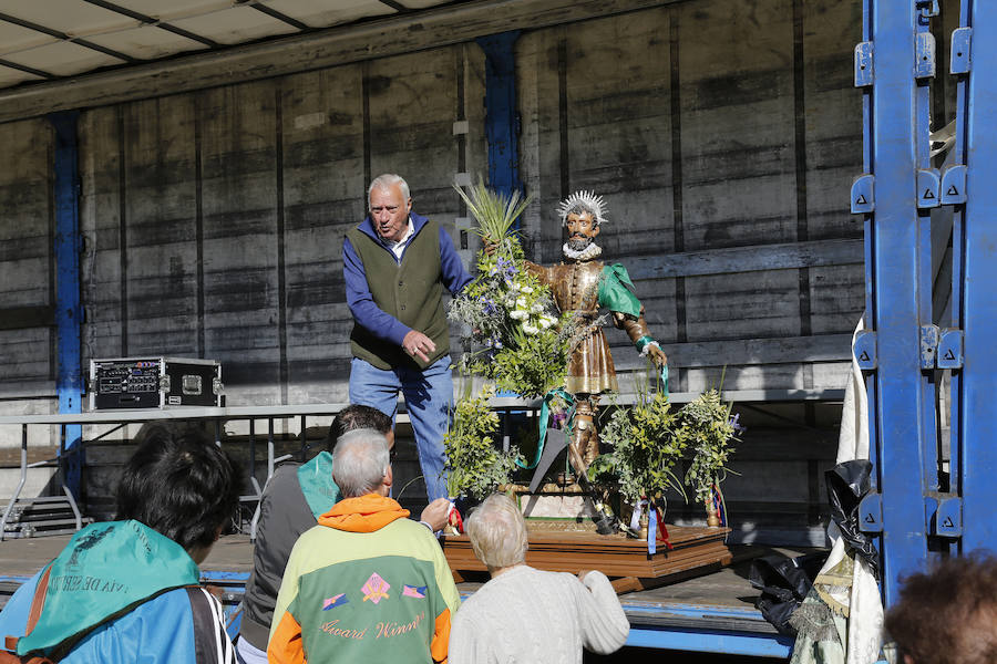 Fotos: San Isidro viaja en globo en Dueñas