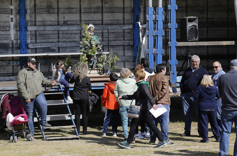 Fotos: San Isidro viaja en globo en Dueñas