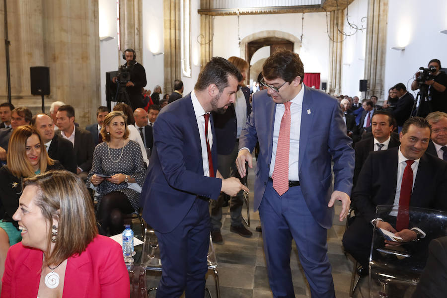 Sesión plenaria de las Cortes en Salamanca