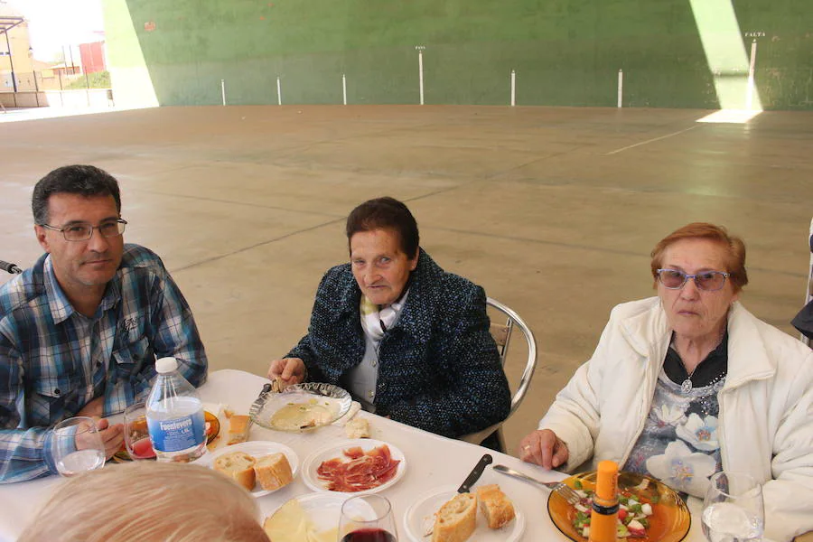 Fotos: Comida de hermandad en Espinosa de Villagonzalo