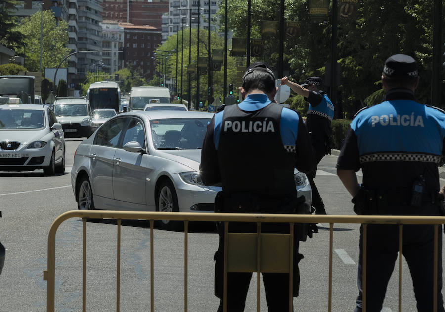Fotos: El Puente Mayor cierra al tráfico uno de sus carriles