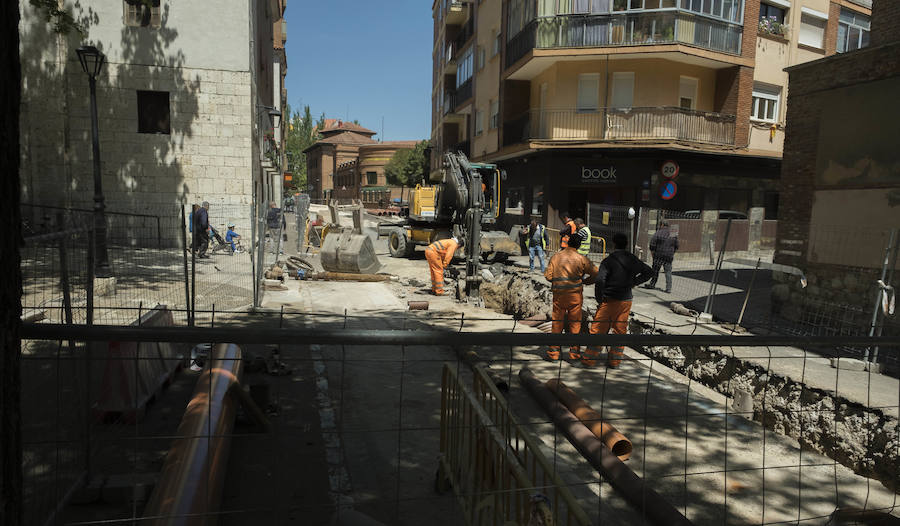 Fotos: El Puente Mayor cierra al tráfico uno de sus carriles