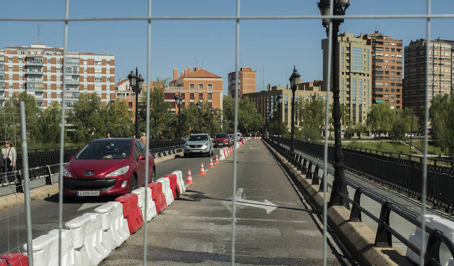 Fotos: El Puente Mayor cierra al tráfico uno de sus carriles