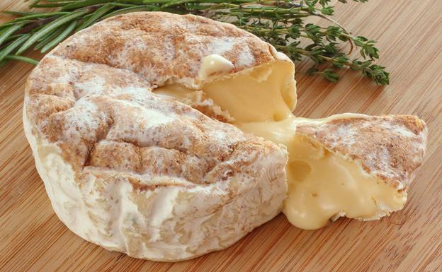 Queso camembert.