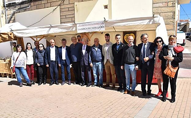 Autoridades asistentes a la XXIII Feria Multisectorial, Transfronteriza y Alimentaria de Lumbrales, que con su presencia quisieron arropar este evento. 