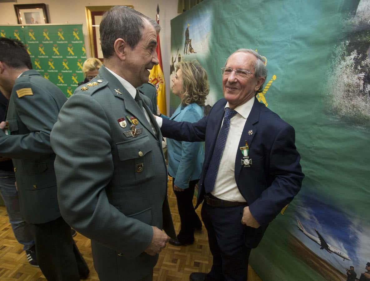 Durante la celebración, que ha tenido lugar en la sede de la Comandancia de Valladolid, el presidente de la Audiencia Provincial, Feliciano Trebolle ha sido condecorado con la Medalla al Mérito de este Cuerpo