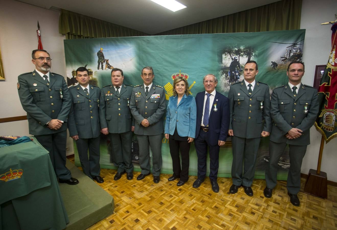 Durante la celebración, que ha tenido lugar en la sede de la Comandancia de Valladolid, el presidente de la Audiencia Provincial, Feliciano Trebolle ha sido condecorado con la Medalla al Mérito de este Cuerpo