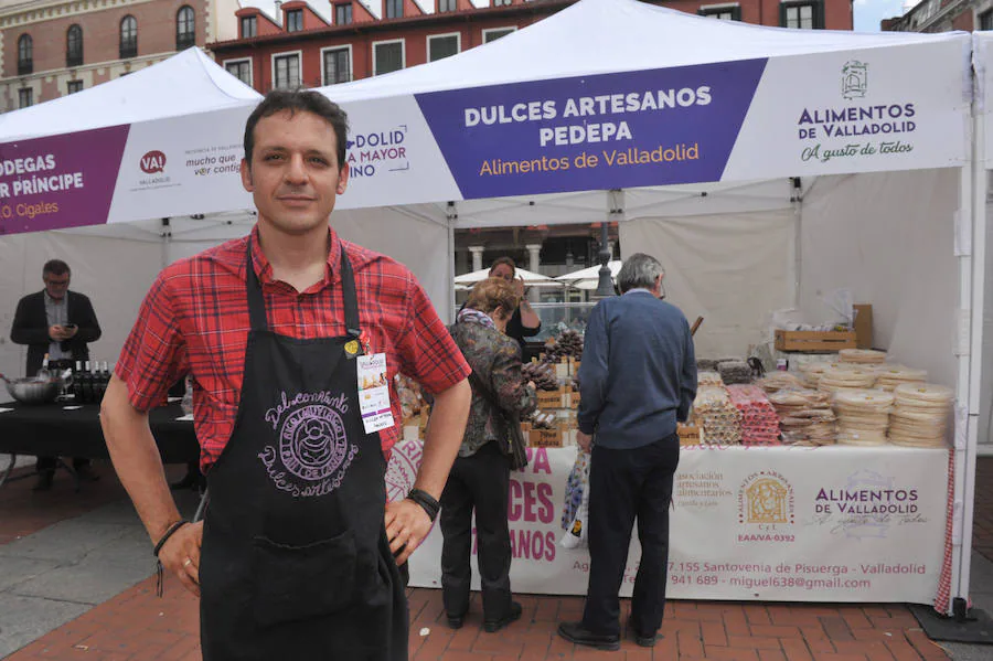 `Valladolid, Plaza Mayor del Vino´ ya ha echado a andar en la Plaza Mayor de la ciudad. Se han inaugurado las 50 carpas en las que las cinco Denominaciones de Origen y la marca Alimentos de Valladolid ofrecerán degustaciones y catas de sus productos.