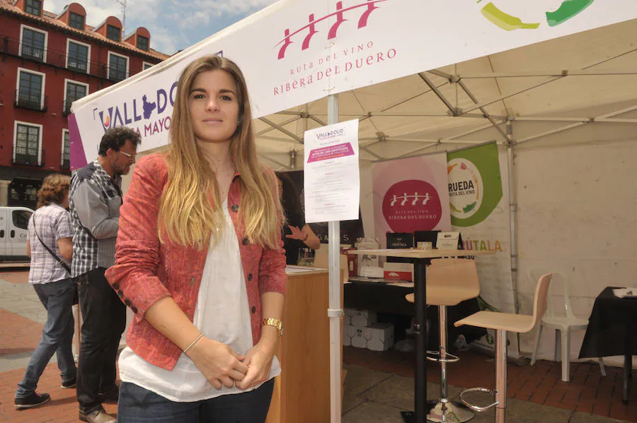 `Valladolid, Plaza Mayor del Vino´ ya ha echado a andar en la Plaza Mayor de la ciudad. Se han inaugurado las 50 carpas en las que las cinco Denominaciones de Origen y la marca Alimentos de Valladolid ofrecerán degustaciones y catas de sus productos.