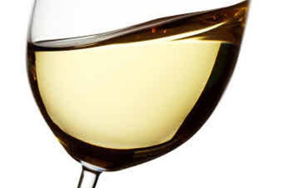 Copia de vino blanco. 