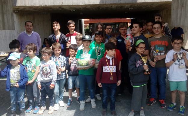 Jóvenes participantes en el I Campus de Ajedrez de Doñinos de Salamanca