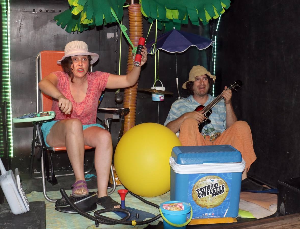 56 compañías desfilarán desde hoy y hasta el próximo domingo con actuaciones que van desde el mero espectáculo de entretenimiento hasta la denuncia de temas tan profundos como la emigración, la lucha de clases...