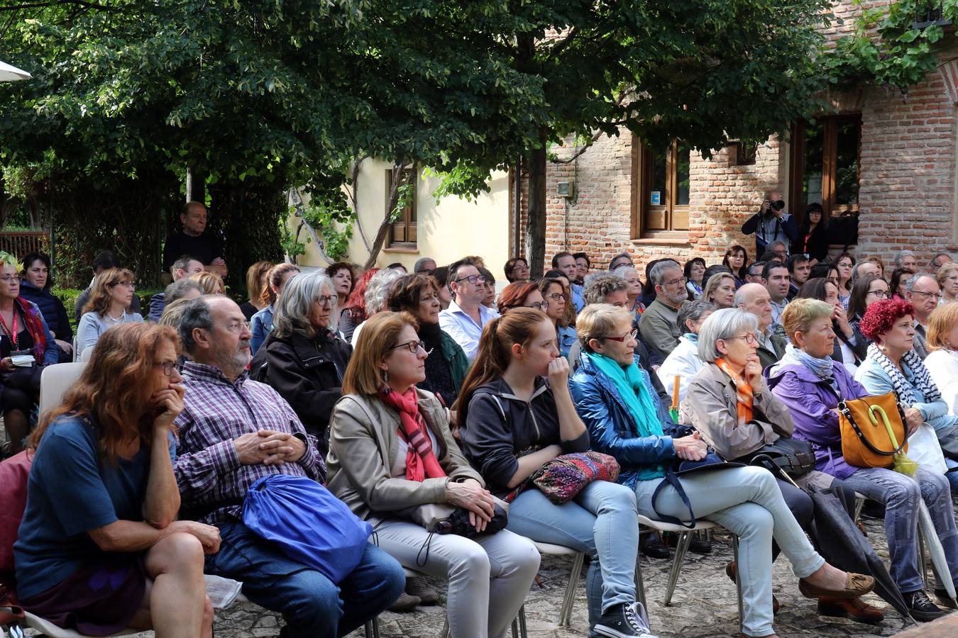 56 compañías desfilarán desde hoy y hasta el próximo domingo con actuaciones que van desde el mero espectáculo de entretenimiento hasta la denuncia de temas tan profundos como la emigración, la lucha de clases...