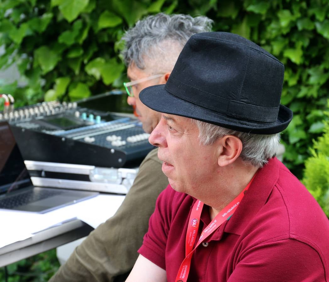 56 compañías desfilarán desde hoy y hasta el próximo domingo con actuaciones que van desde el mero espectáculo de entretenimiento hasta la denuncia de temas tan profundos como la emigración, la lucha de clases...