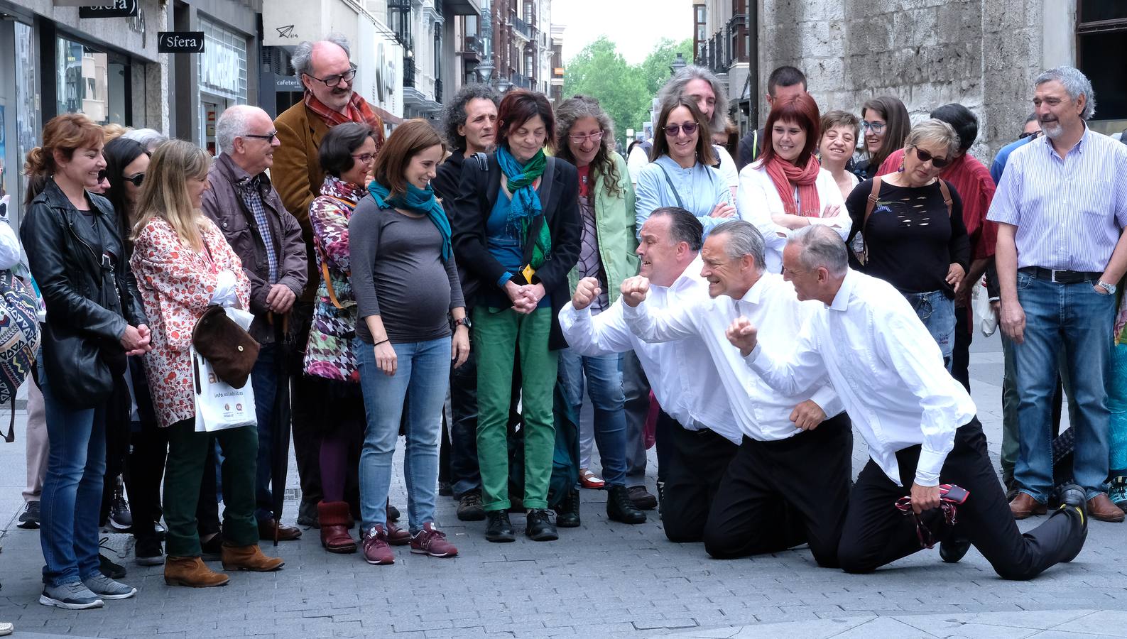 56 compañías desfilarán desde hoy y hasta el próximo domingo con actuaciones que van desde el mero espectáculo de entretenimiento hasta la denuncia de temas tan profundos como la emigración, la lucha de clases...