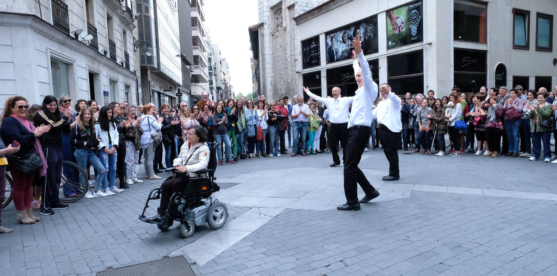 56 compañías desfilarán desde hoy y hasta el próximo domingo con actuaciones que van desde el mero espectáculo de entretenimiento hasta la denuncia de temas tan profundos como la emigración, la lucha de clases...