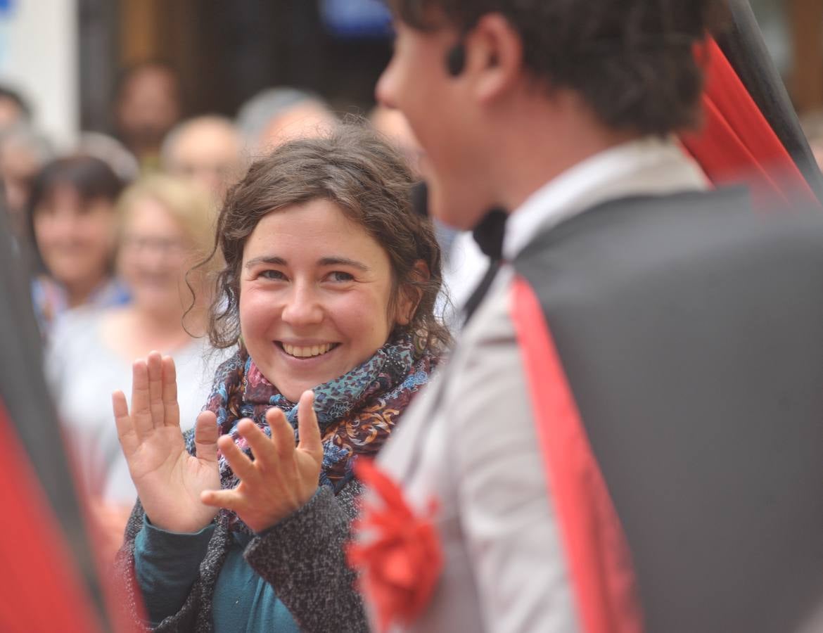 56 compañías desfilarán desde hoy y hasta el próximo domingo con actuaciones que van desde el mero espectáculo de entretenimiento hasta la denuncia de temas tan profundos como la emigración, la lucha de clases...