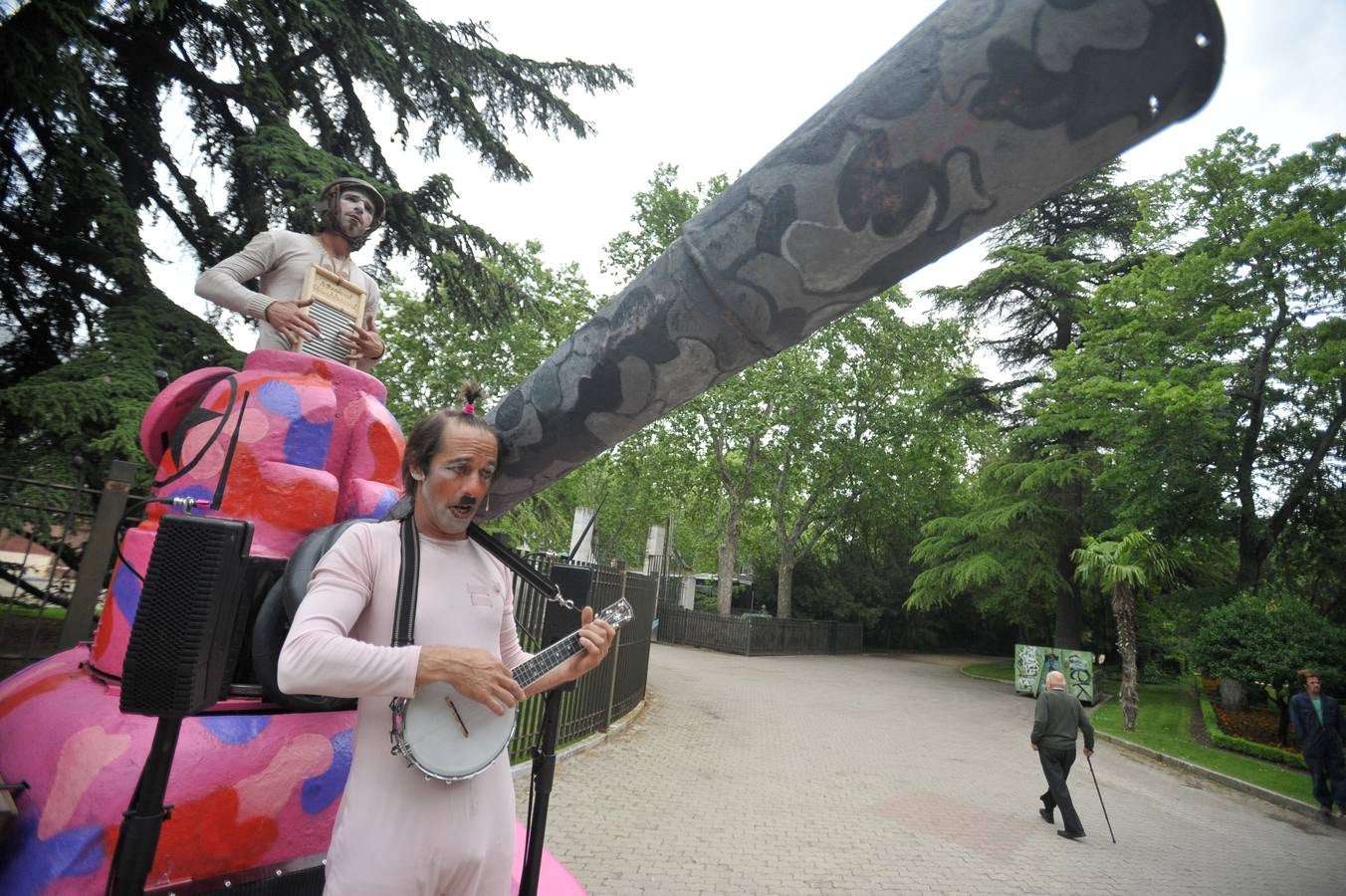 56 compañías desfilarán desde hoy y hasta el próximo domingo con actuaciones que van desde el mero espectáculo de entretenimiento hasta la denuncia de temas tan profundos como la emigración, la lucha de clases...