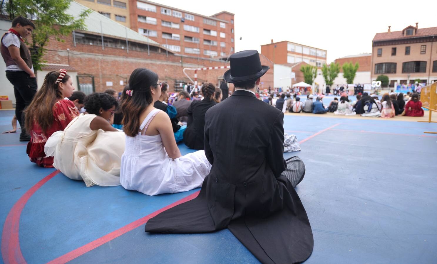 Con motivo del 150 aniversario del centro los alumnos han disfrutado hoy de la jornada 'Un día por el Valladolid del siglo XIX: ferias, gremios artesanales y espectáculos'