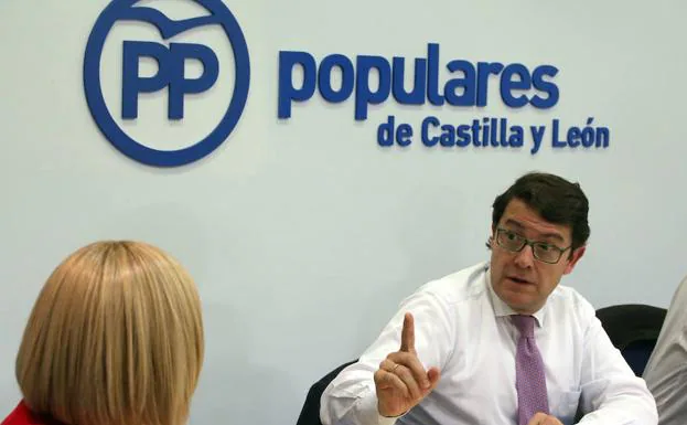 El presidente del PP de Castilla y León, Alfonso Fernández Mañueco, preside una reunión con los presidentes provinciales del partido. 