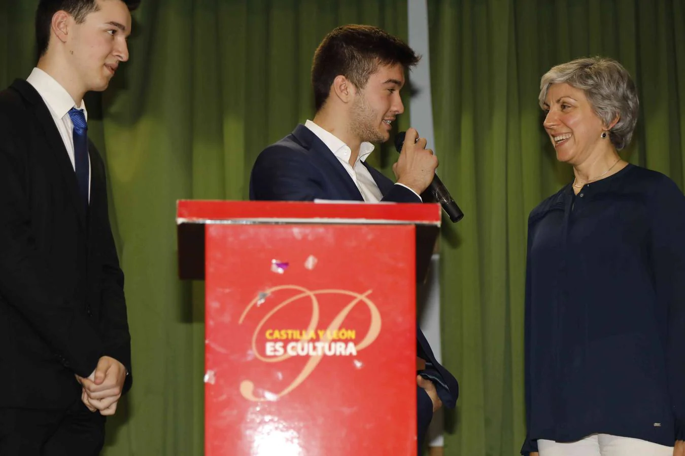 Fotos: Graduación de los alumnos de Bachillerato del IES Conde Lucanor de Peñafiel