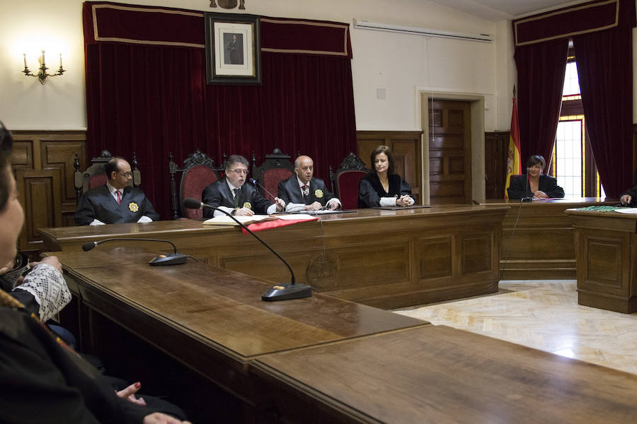 Fotos: Toma de posesión de los nuevos graduados sociales