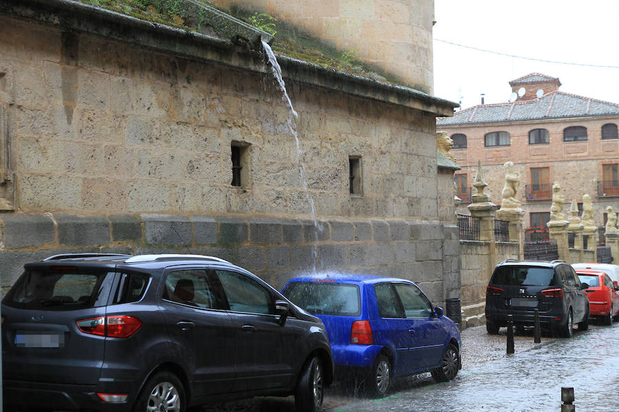 Fotos: Llueve con intensidad en Segovia