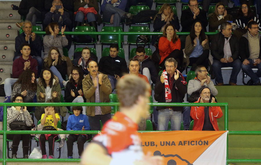 Afición navera durante un partido disputado en el Pedro Delgado.