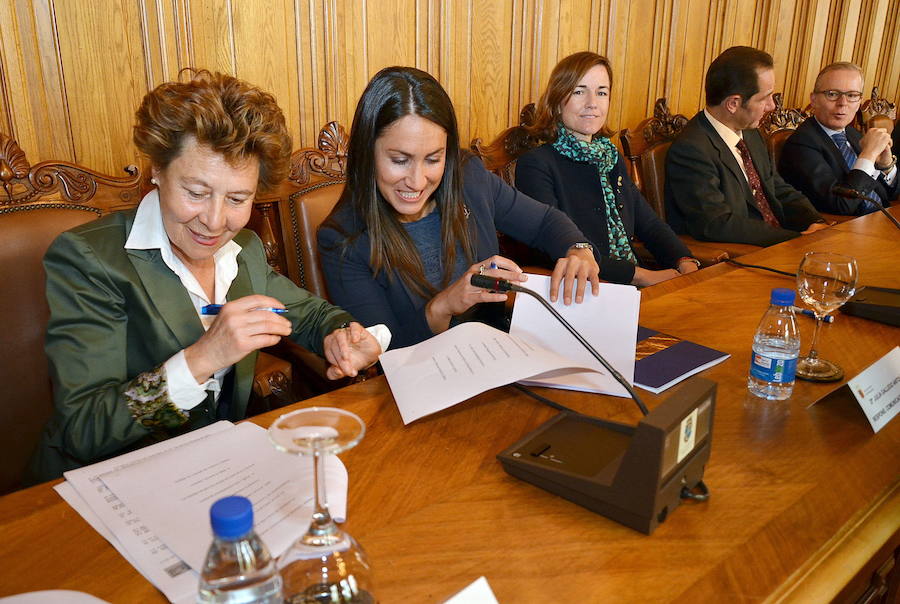 Firma de un protocolo agroalimentario en el Ayuntamiento de Palencia en el año 2013.