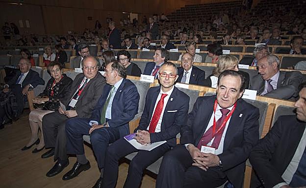 Ángela Calvo (Alumni), Enrique Cabero(USAL), Ignacio Sánchez Galán (Iberdrola), Ricardo Rivero (USAL), Antonio Huertas (Mapfre) y José María Álvarez Pallete (Telefónica). 