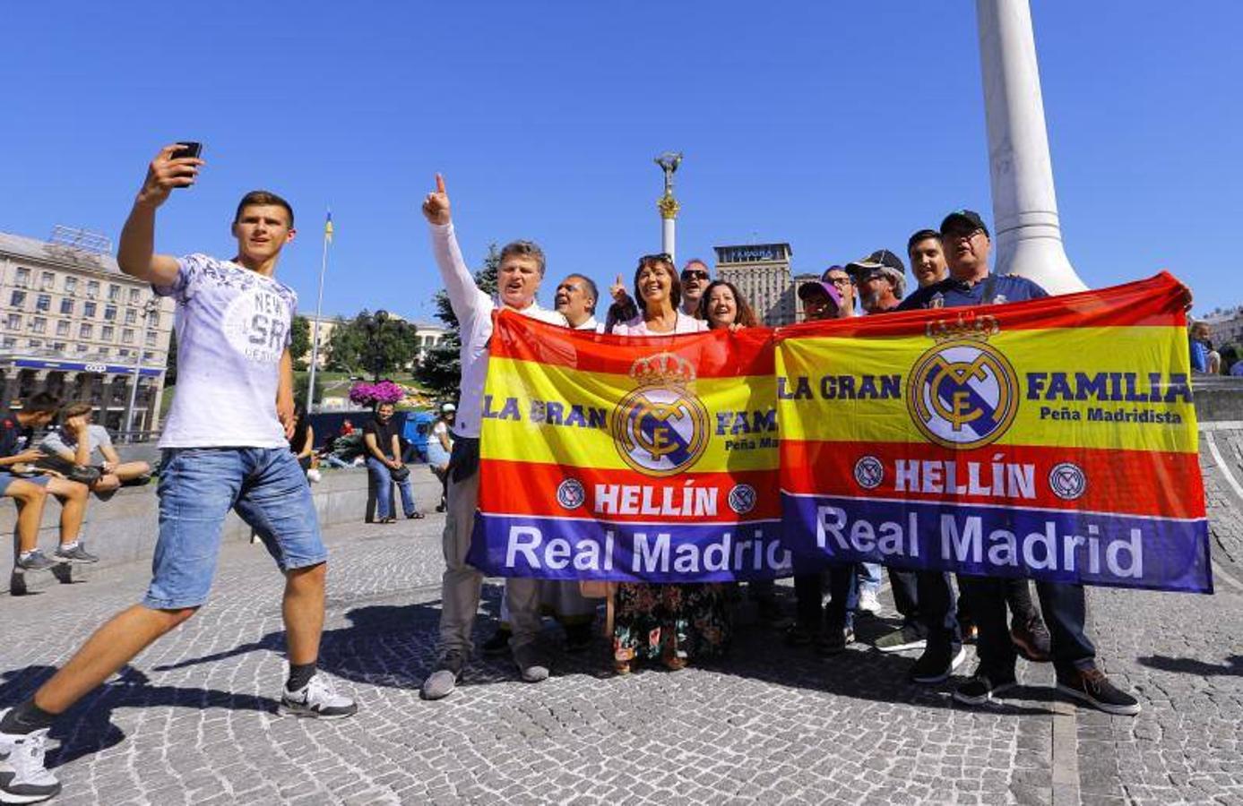 Miles de camisetas del Real Madrid han inundado la capital de Ucrania