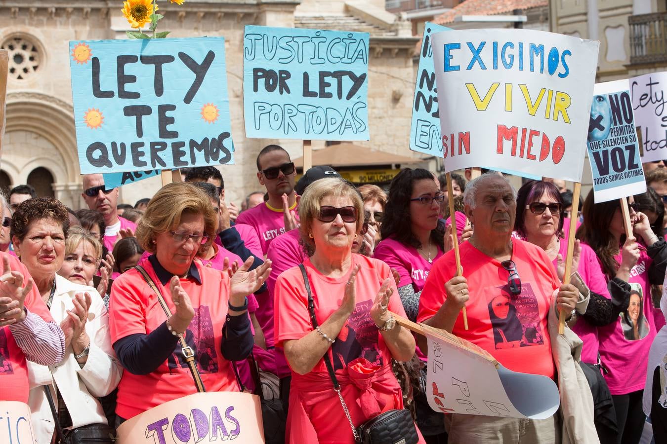 Más de 3.000 personas se manifiestan en la capital zamorana en memoria de la joven que perdió la vida de forma violenta en Castrogonzalo, presuntamente asesinada por un menor de la localidad, y claman por el endurecimiento de la Ley del Menor