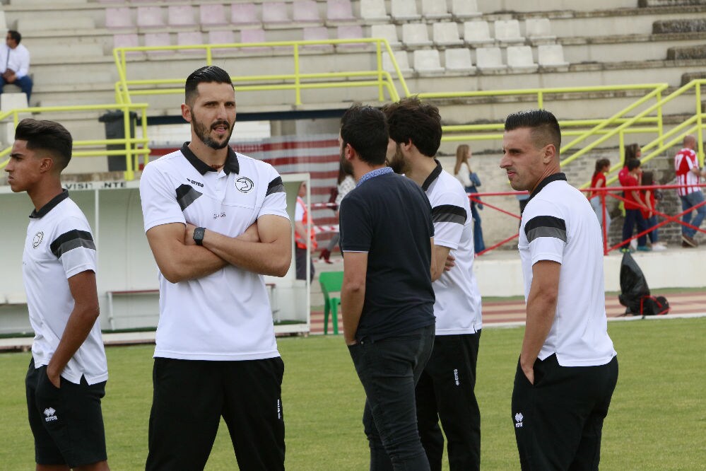 El equipo salmantino, con 500 fieles escuderos, subirá a la categoría de bronce si gana o empata con goles ante un Don Benito