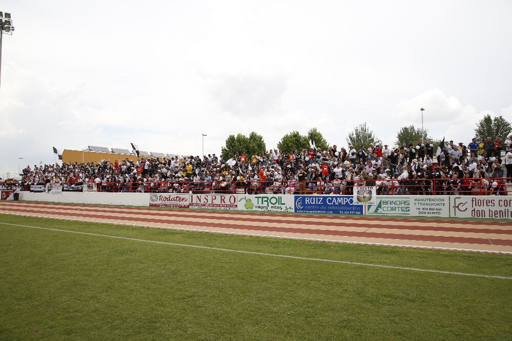 El equipo salmantino, con 500 fieles escuderos, subirá a la categoría de bronce si gana o empata con goles ante un Don Benito