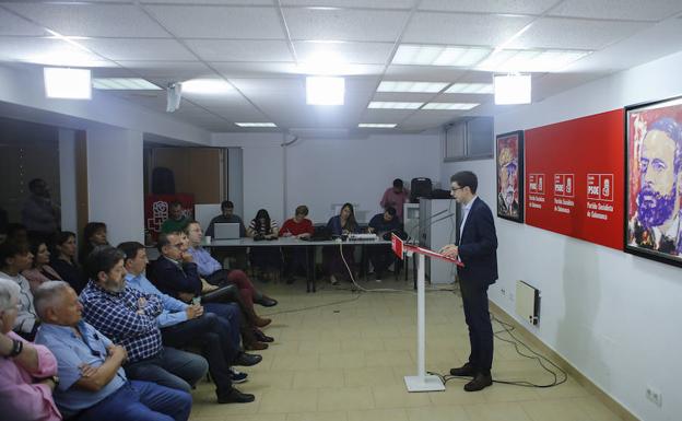 José Luis Mateos detalla los ejes de su programa electoral ante la militancia del PSOE en el feudo socialista de laCuesta de San Blas