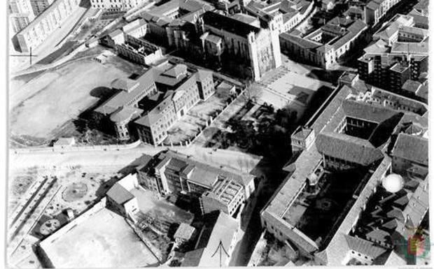 Zona de san Pablo y el Palacio Real. En la esquina inferior derecha se ve el Patio de Saboya, dentro del recinto del Palacio Real. 