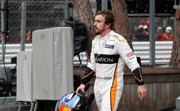 Fernando Alonso, tras abandonar en el GP de Mónaco. 