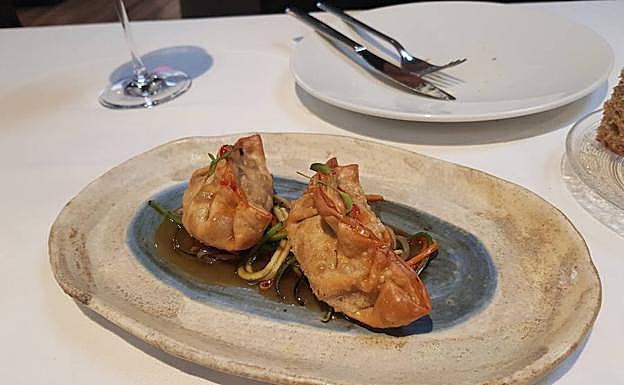 Imagen principal - Diferentes platos de autor de La Fábrica, en Burgos. 