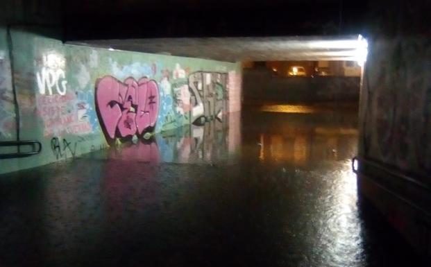 Túnel de Vadillos inundado anoche. 