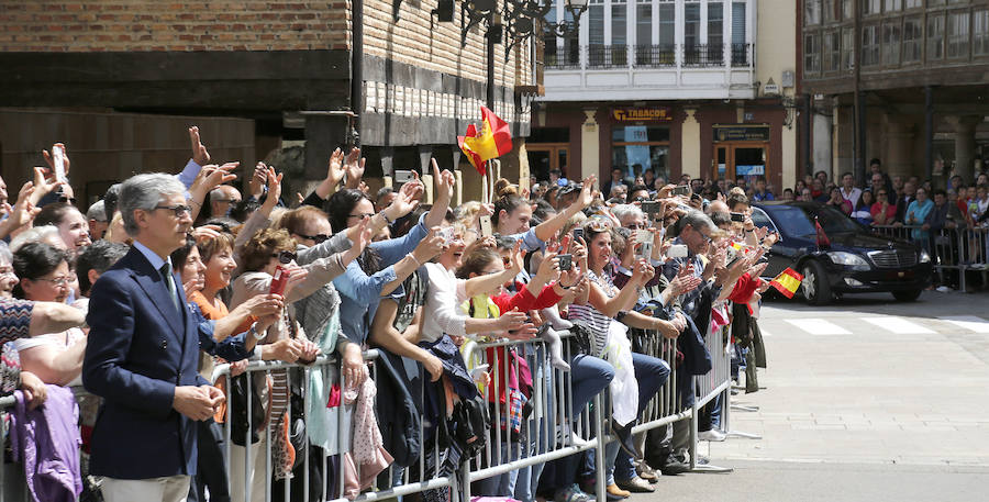 Fotos: El Rey, recibido en Aguilar (2/2)