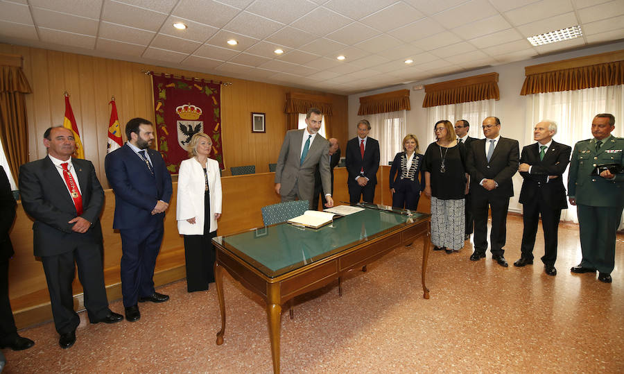 Fotos: El Rey, recibido en Aguilar (2/2)