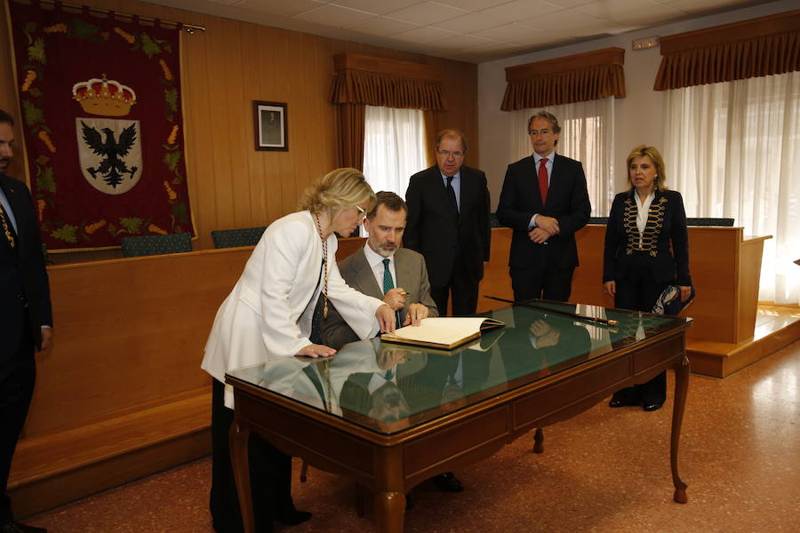 Fotos: El Rey, recibido en Aguilar de Campoo (1/2)