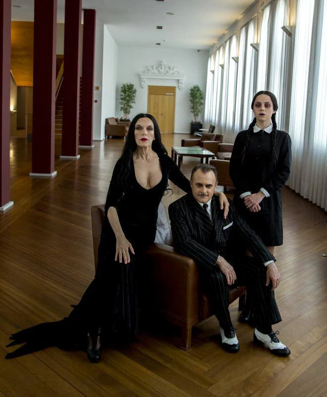 Carmen Conesa, Xavi Mira y Lydia Fairén, ayer, en una sala del Teatro Calderón. 