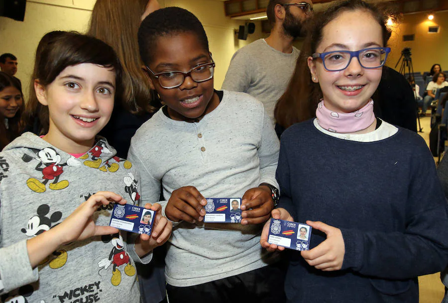 Fotos: Entrega de carnés de ciberexpertos a alumnos de colegios de Segovia